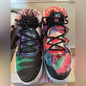 Mens Nike Kyrie Hybrid S2 size 11